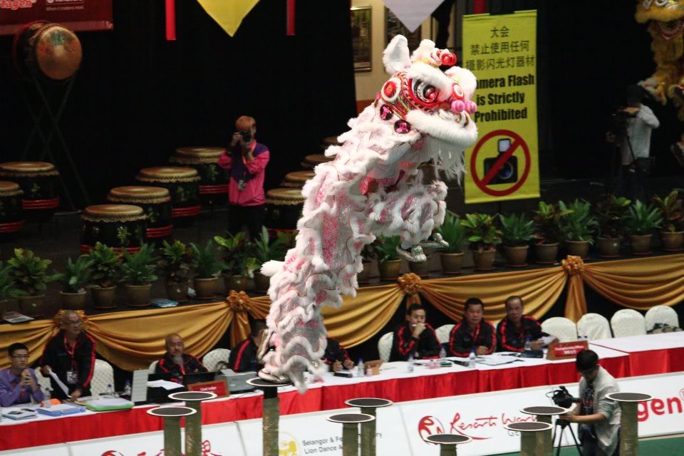 [Hinh] Ngày thi đấu đầu tiên giải gentting world lion dance championship 563528_475531522475803_299530126_n