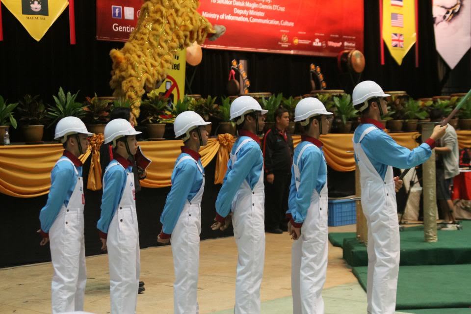 [Hinh] Ngày thi đấu đầu tiên giải gentting world lion dance championship 576014_475508665811422_2066845482_n