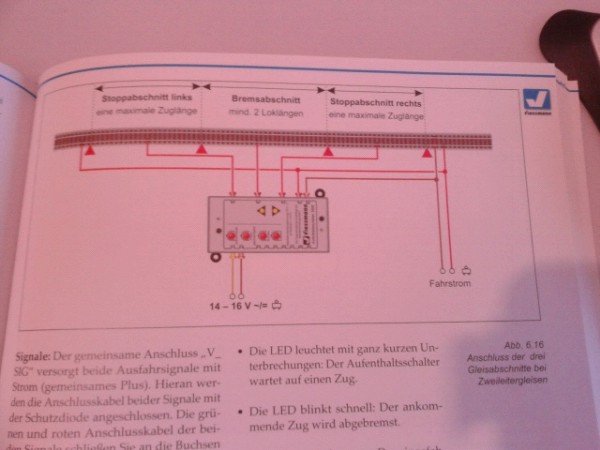 Arrêt en gare avec signalisation et module accessoire  2ad6d3e3-69a5-4668-89e7-a466996eb3bb