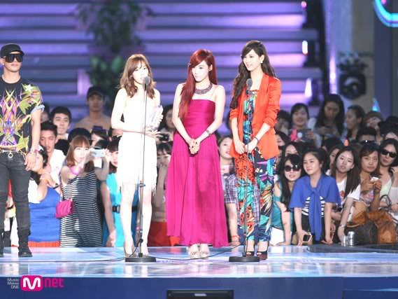 [CAPS] Mnet 20's Choice - Taetiseo alfombra azul 27