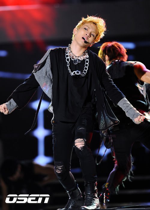 SHINee @ Hallyu Dream Concert [111003] 307129_274321825922003_204169252937261_943762_1195052781_n