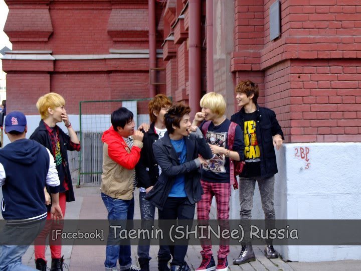 SHINee @ Russia 110906/7 321333_230528350328717_187844674597085_636895_787407392_n