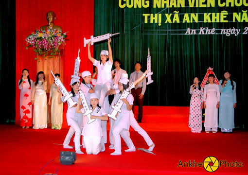 Hội thi tiếng hát Công nhân viên chức lao động Thĩ xã An Khê 2011 DSC_9003