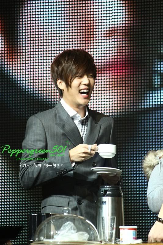 [YS+KJ] KyuJong & YoungSaeng AND Story in HongKong (5) 6bef19eac0906da0cf1b3ece-2