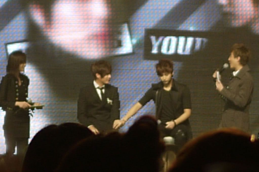 [YS+KJ] KyuJong & YoungSaeng AND Story in Hongkong (3)  Dfbd72f714d9205cb27ec578