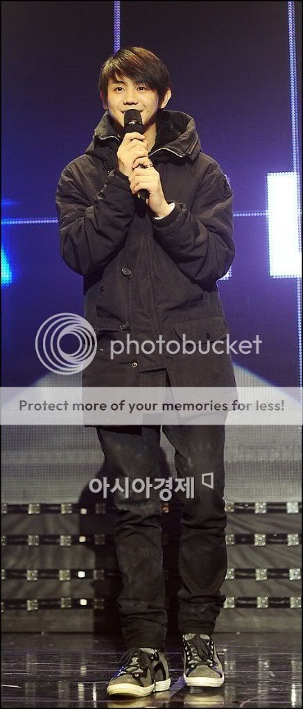 [06-03-2011] Yoseob en la Cube Star Party 20110306180449496361