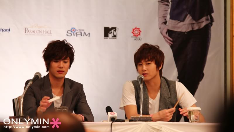 Imagenes Kyu Jong Young Saeng en Tailandia conferencia, fanmeeting y de compras V-yskjtaipres16