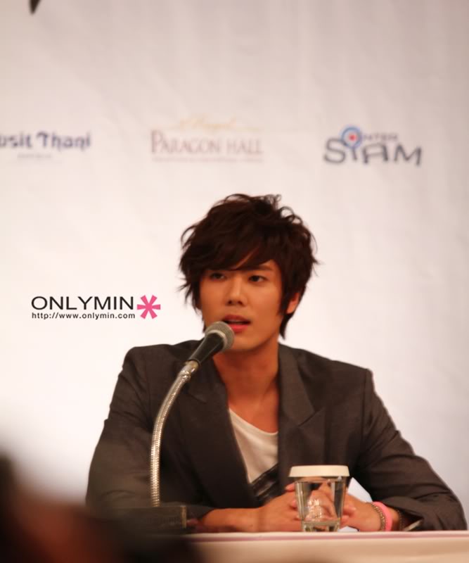 Imagenes Kyu Jong Young Saeng en Tailandia conferencia, fanmeeting y de compras V-yskjtaipres24