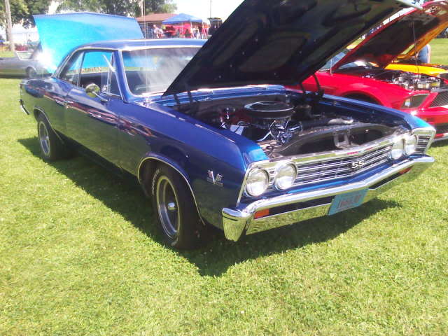 Car show at Fox Lake July241142