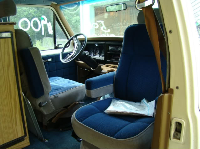 This is my recently purchased 1986 conversion van FordCamper008