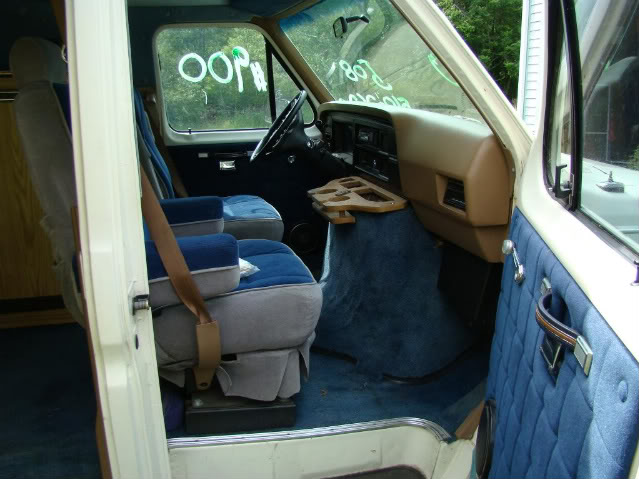 This is my recently purchased 1986 conversion van FordCamper029