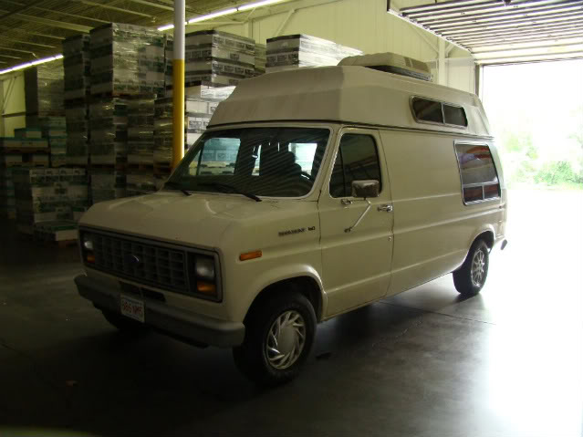 This is my recently purchased 1986 conversion van FordCamper037-1