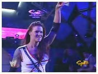 Lita entra a la arena: AmyEntrance5