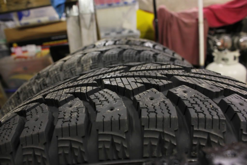 Hankook I-pikes 215/60/r17 LIKE NEW!!!!! IMG_7278