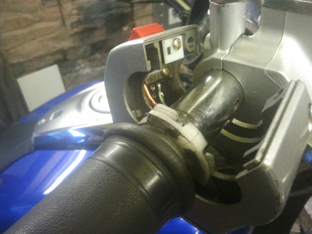 Changing Handlebars '13 plate VZ800 2013-01-28162622