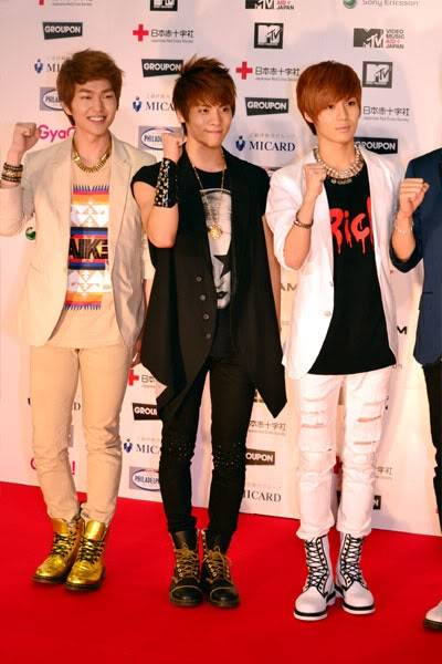 SHINee @ MTV VMAJ Red Carpet [110625] Tumblr_lnc4j8IVvf1qa4rk1o1_400