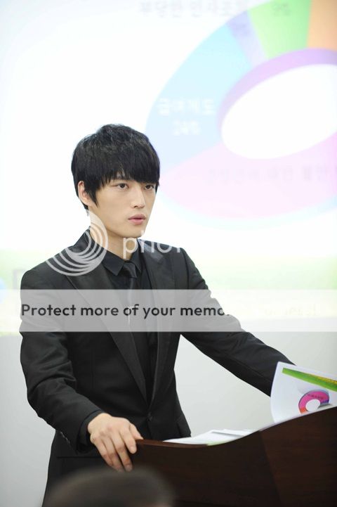 [Trans][26072011] Jae gây chú ý với "Protect my boss" Ra8bq