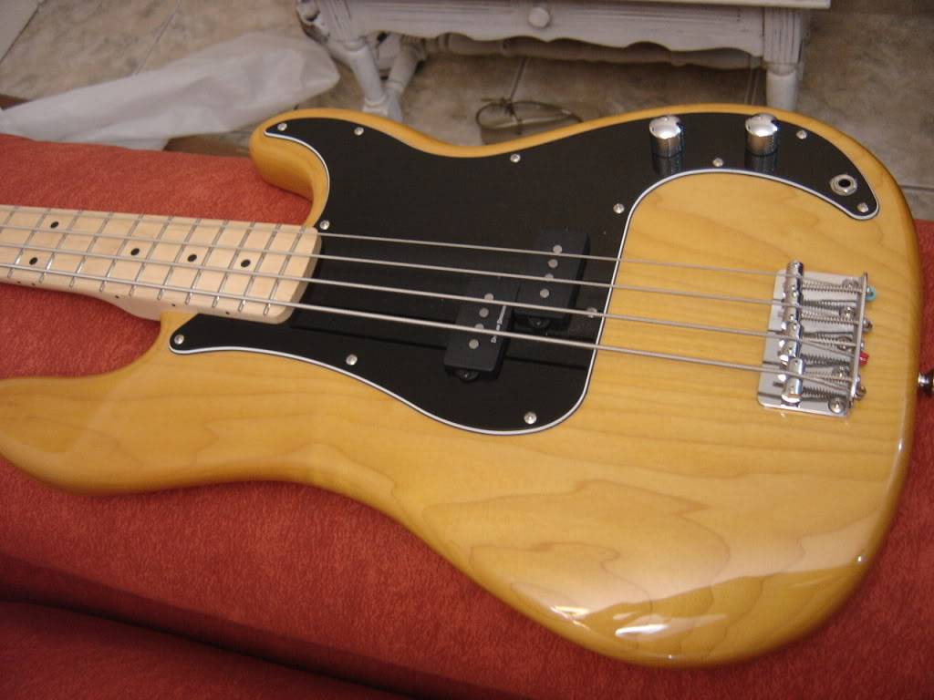 Squier Vintage Modified Precision Bass DSC02988