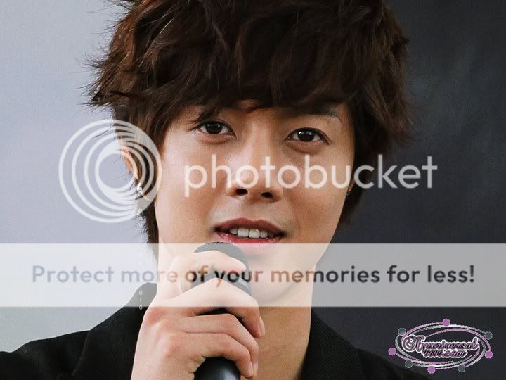 [HJL] TFS Meet & Greet (Fansign Event) (5)  155712_163577667017602_143058185736217_293037_3456566_n