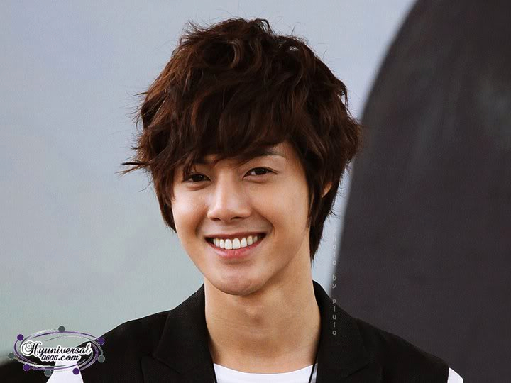 [HJL] TFS Meet & Greet (Fansign Event) (5)  162629_163577547017614_143058185736217_293030_3779735_n