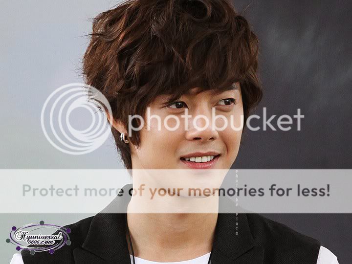 [HJL] TFS Meet & Greet (Fansign Event) (5)  47575_163577650350937_143058185736217_293036_4798888_n