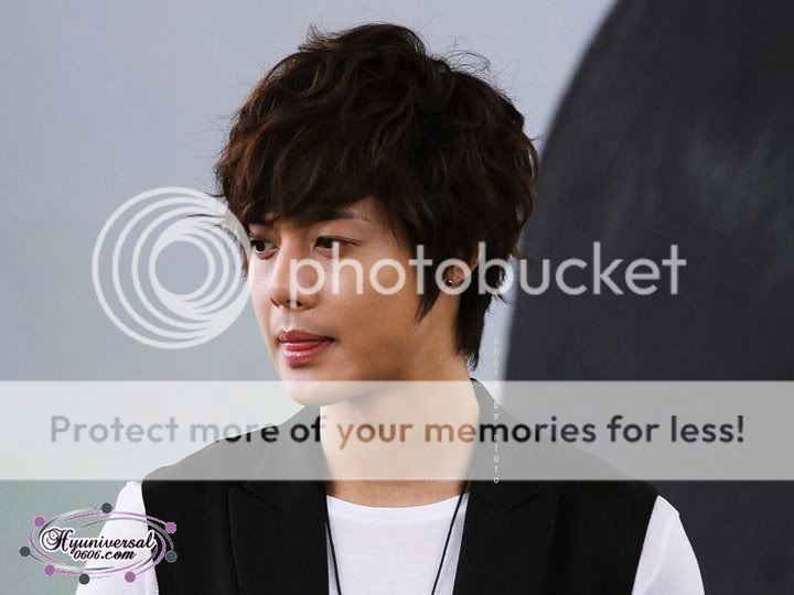 [HJL] TFS Meet & Greet (Fansign Event) (5)  63924_163577513684284_143058185736217_293028_4174406_n