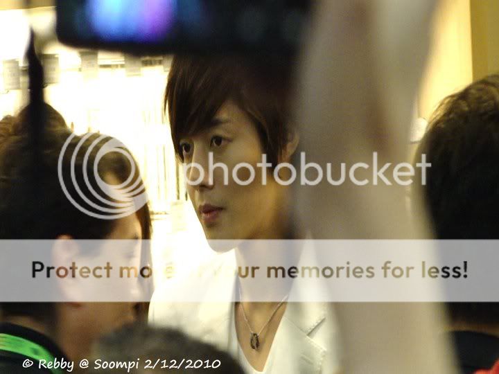 [HJL] Fotos por una TripleS de su visita a Singapur (aeropuerto, sesion de firmas) 149272_478428262179_807107179_5603665_4812541_n