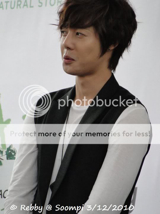 [HJL] Fotos por una TripleS de su visita a Singapur (aeropuerto, sesion de firmas) 150556_478963972179_807107179_5610563_1990840_n