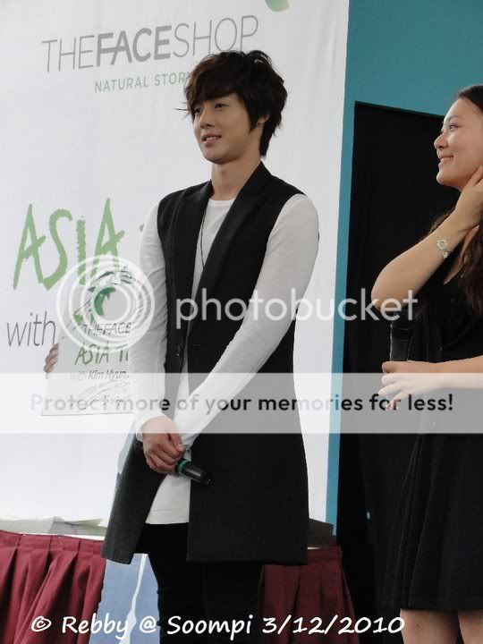 [HJL] Fotos por una TripleS de su visita a Singapur (aeropuerto, sesion de firmas) 162703_478964332179_807107179_5610571_4881375_n