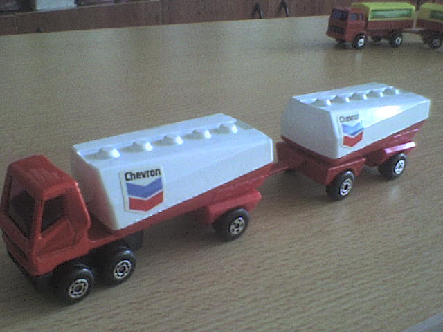 Matchbox Freeway & Leyland Articulated MbxGasTanker2Pack6