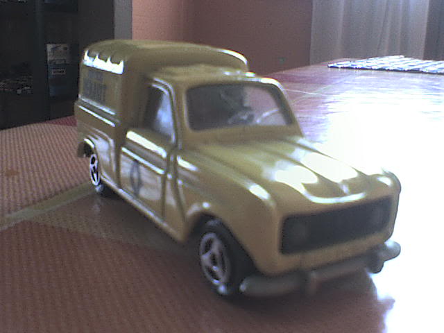 Un par de Majorette Renault41