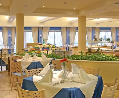 Restaurante del hotel Page_corfuDining_popOne