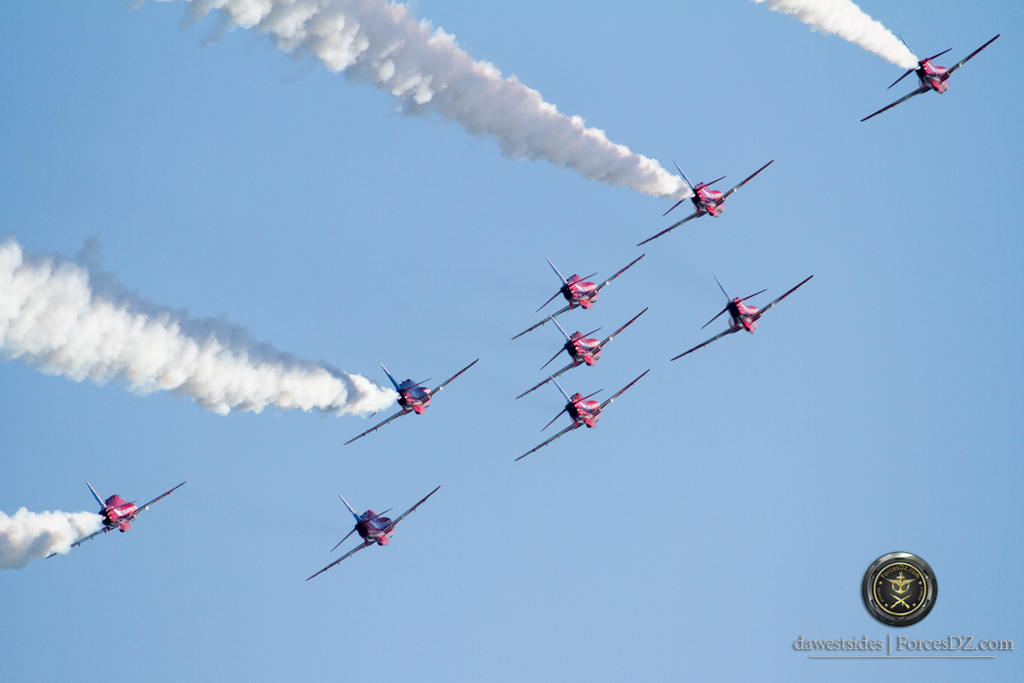 Red arrow a Doha  IMG_3940_zpsd232cef6