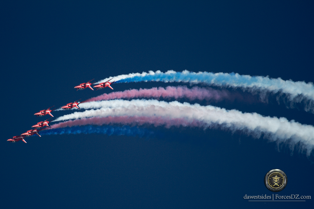 Red arrow a Doha  IMG_4047_zpsaa4d4920