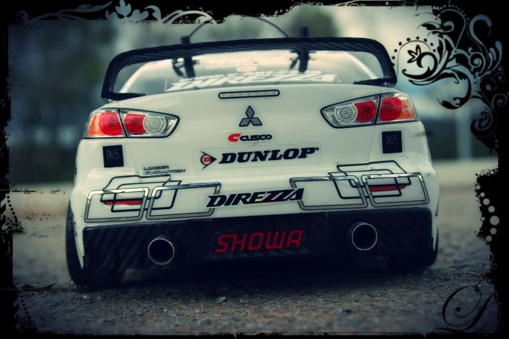 Mitsubishi Evo X con deco " Ken Nomura" Driftflower