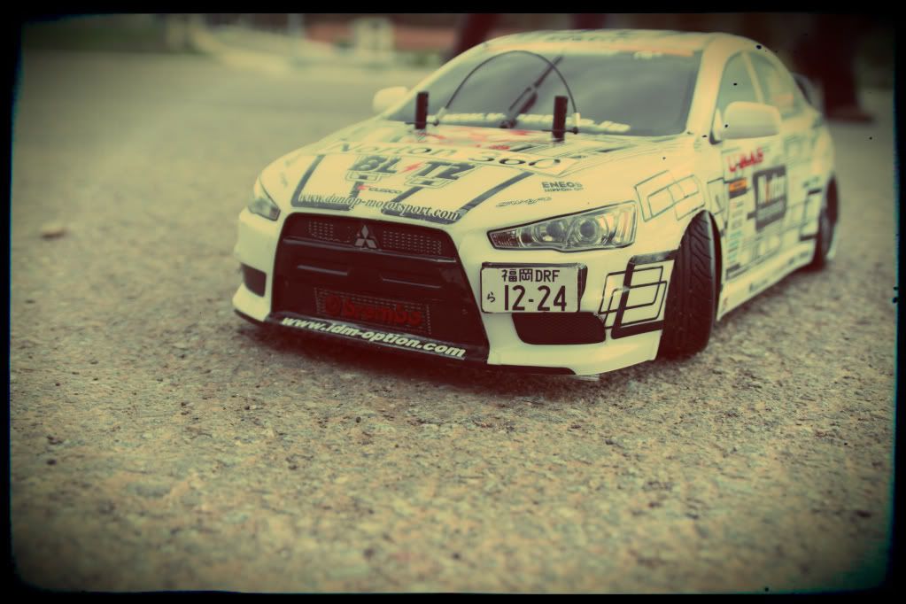 Mitsubishi Evo X con deco " Ken Nomura" Driftfront