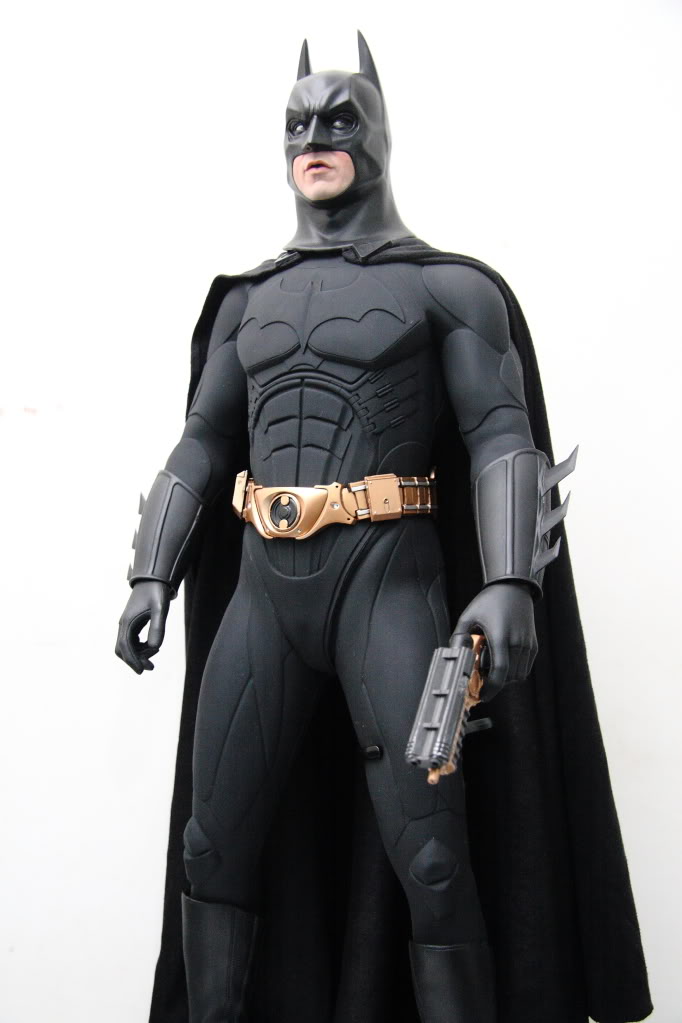 Batman TDK Begins suit 1/4 Enterbay HD - Page 4 IMG_2041