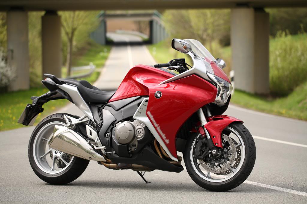 Νέο VFR800 VTEC για το 2014 - Page 3 6Honda-VFR-1200_zps899ab5f2