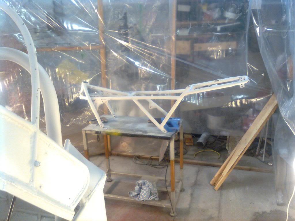 Building a BMW K100 with aluminium sidecar & single sided front suspension. Mobilbilde0757