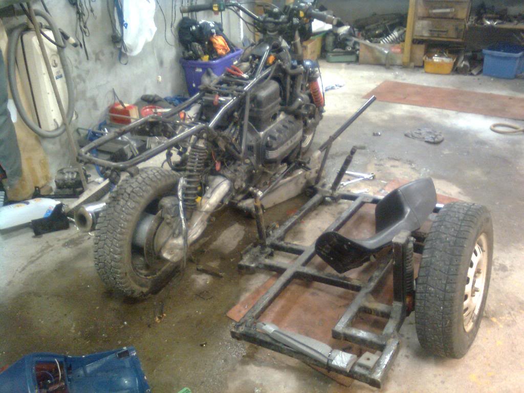 Building a BMW K100 with aluminium sidecar & single sided front suspension. Mobilbilde0764