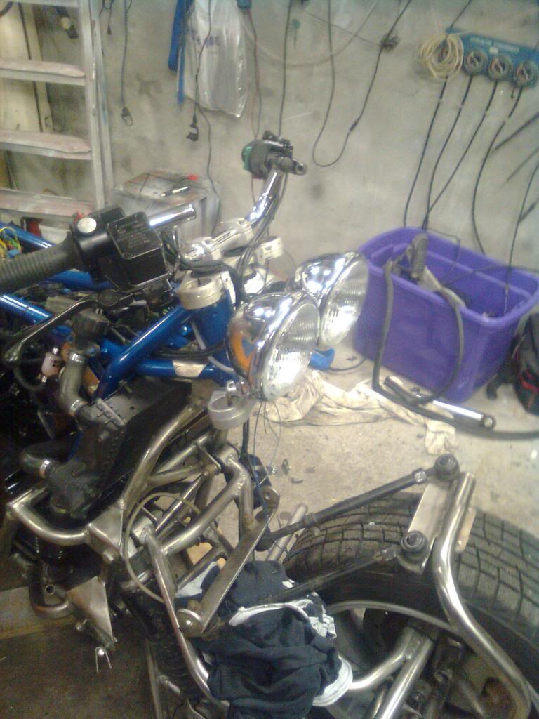 Building a BMW K100 with aluminium sidecar & single sided front suspension. Mobilbilde0821