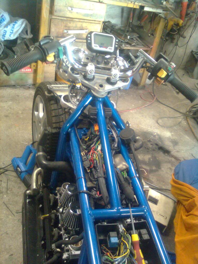 Building a BMW K100 with aluminium sidecar & single sided front suspension. Mobilbilde0830