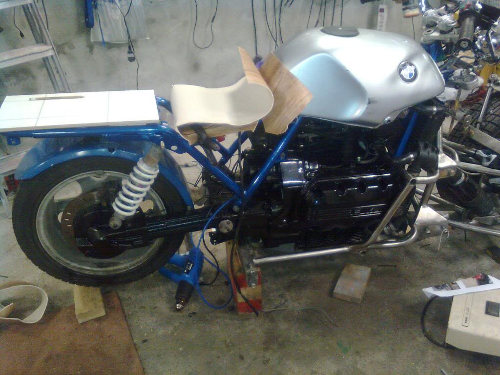 Building a BMW K100 with aluminium sidecar & single sided front suspension. Mobilbilde0837