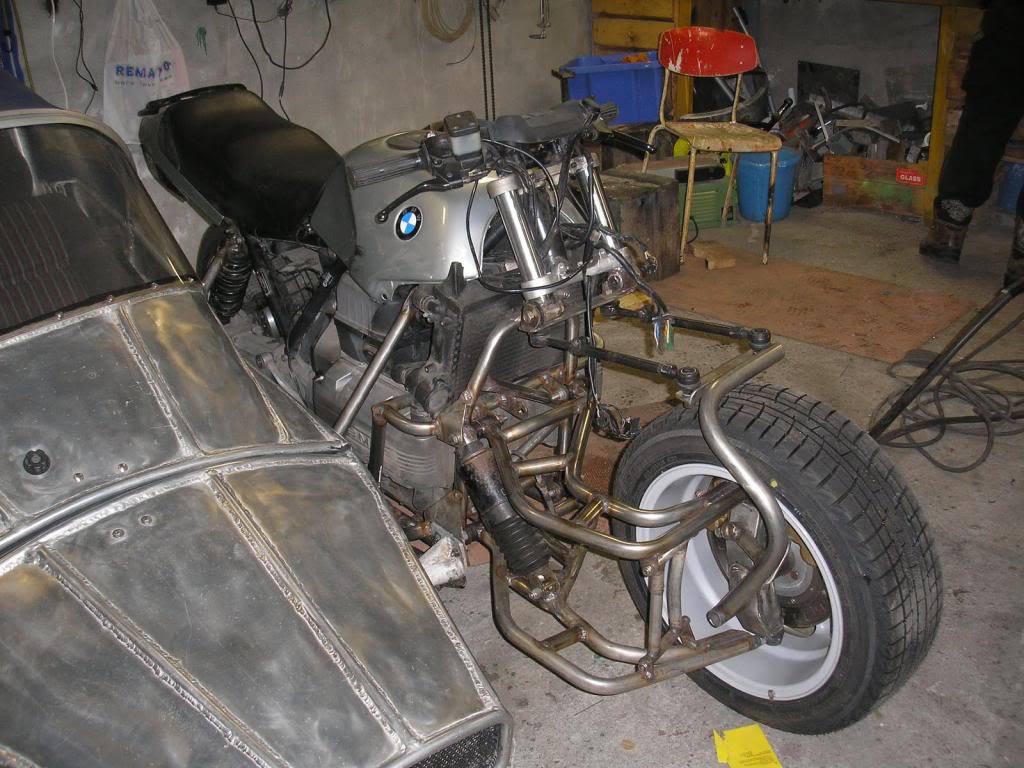 Building a BMW K100 with aluminium sidecar & single sided front suspension. PB192603