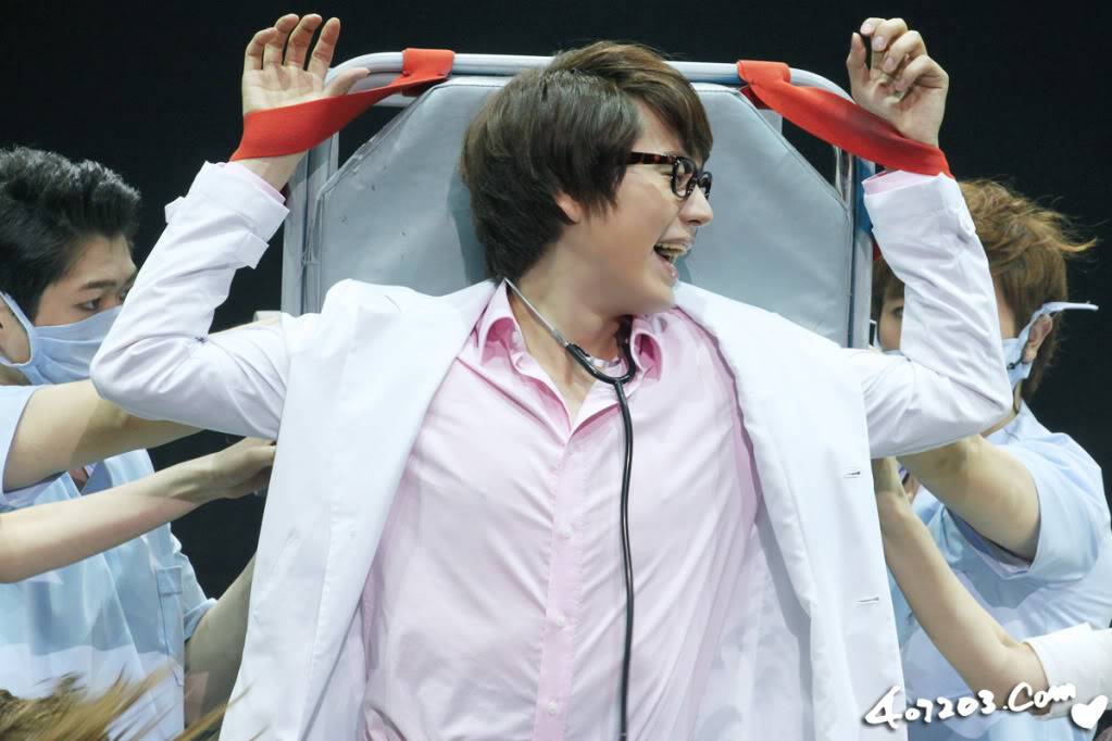 صور كيوهيون kyuhyun في مسرحيته امسكن ان استطعت Catch me if you can Can