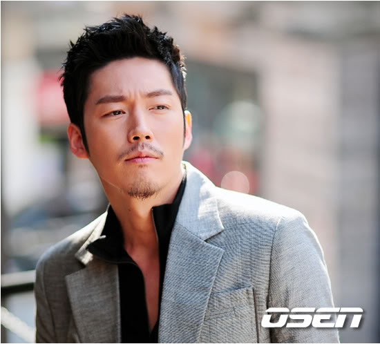 JANG HYUK trả lời phỏng vấn ngày 11.10.2011 A4dltc3w