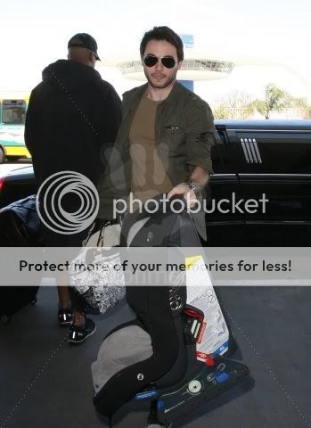 [Fotos] Christina Aguilera, Max y Matt llegando a LAX Profimedia-0092423539-1