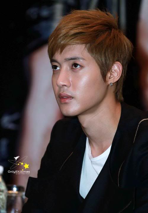 [HJL] Break Down Press Conference en Malasia (20.8.11) (2) 293266_269825486377028_231614143531496_1174486_1868787_n