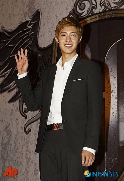 [HJL] ‘Break Down’ Press Conference en Taiwan [15.08.11] (2) 295611_243938165638276_229985870366839_754874_1041605_n-2