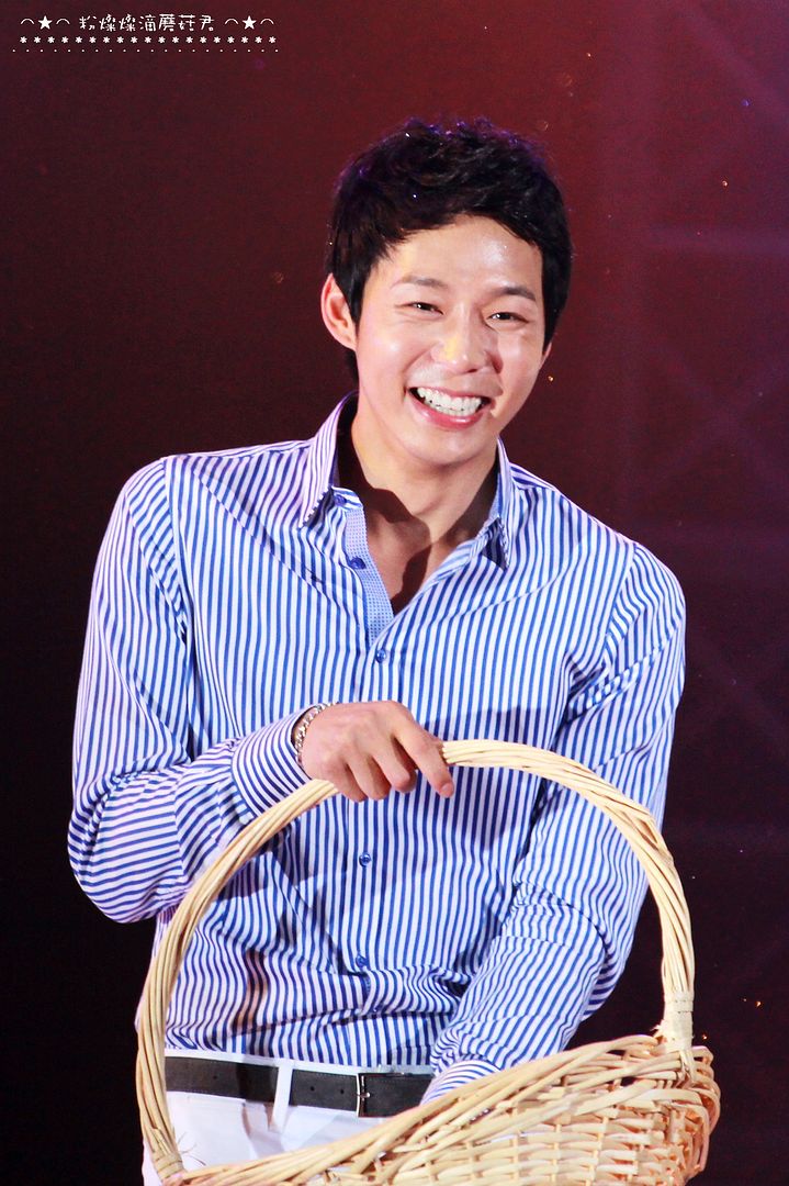 [PIC]صور من Yoochun Shanghai Fanmeeting 2012 57a14d5dgw1dw9dvbje9jj